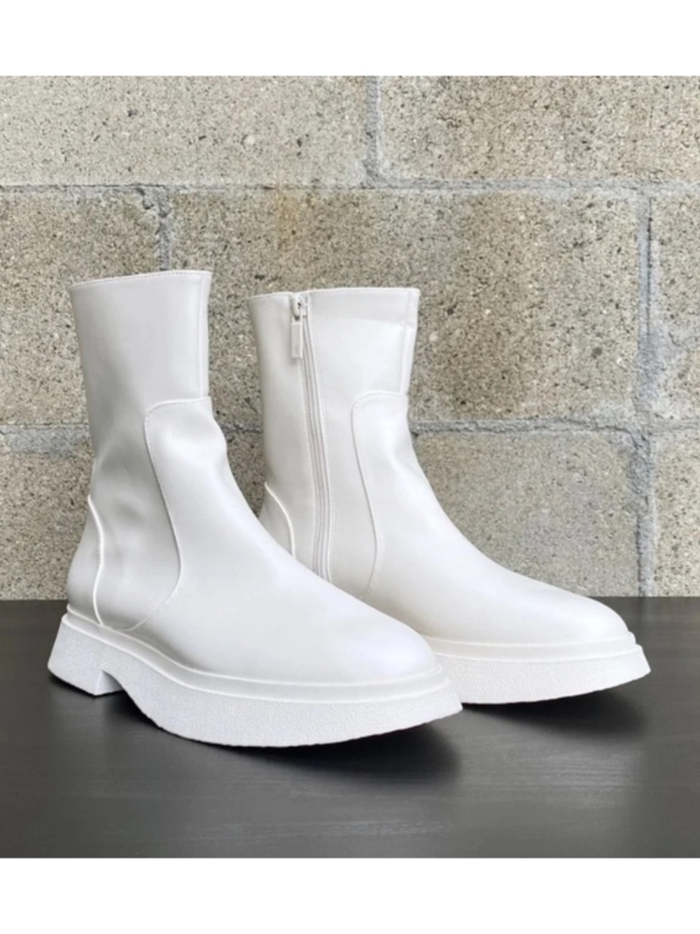 ZARA - Monochrome White Low Heel Ankle Boots - Size 9.5 / EU40